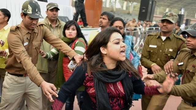 Woman's bid to blacken the face of Kejriwal starts AAP -BJP blame game