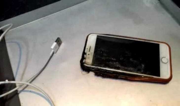 iPhone Mobile bursts into flames during flight freaks out everyone onboard