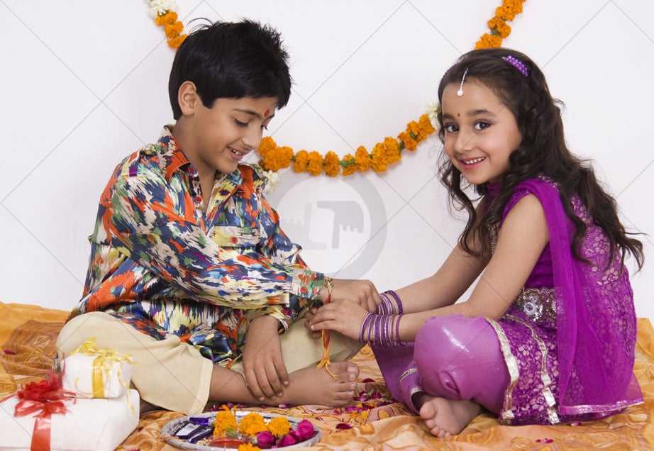 raksha bandhan pictures of brother and sister