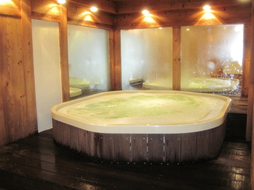 adults-only Hot tub