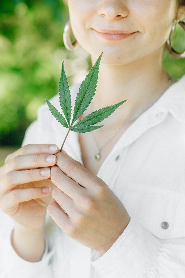 The 8 Best Broad Spectrum CBD Tinctures for Glowing Skin